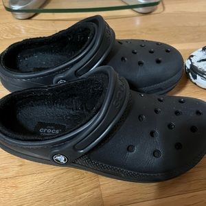 Fleece lined crocs M5 W7